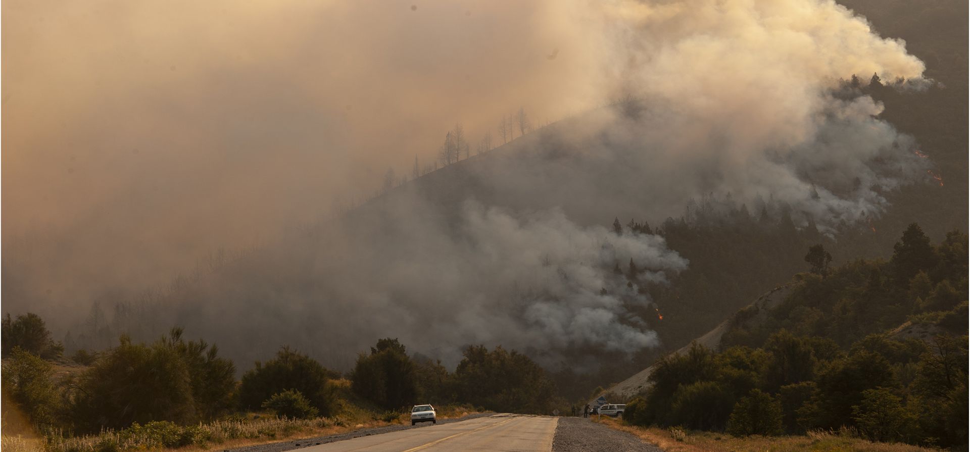 Los primeros focos surgieron el 7 de diciembre pasado en un valle próximo al lago Martín, tras una tormenta eléctrica que cayó en esa zona. Con el paso de los días, el fuego avanzó con todo y ya afectó unas 5.400 hectáreas, según los datos oficiales.