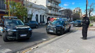 Tensión en barrio Candioti Sur: un hombre se atrincheró durante más de una hora junto con su familia