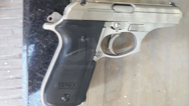 Una discusión en el tránsito terminó con un detenido con un arma de guerra cargada