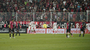 Newells se durmió en defensa y pierde frente al Tatengue en el Coloso.