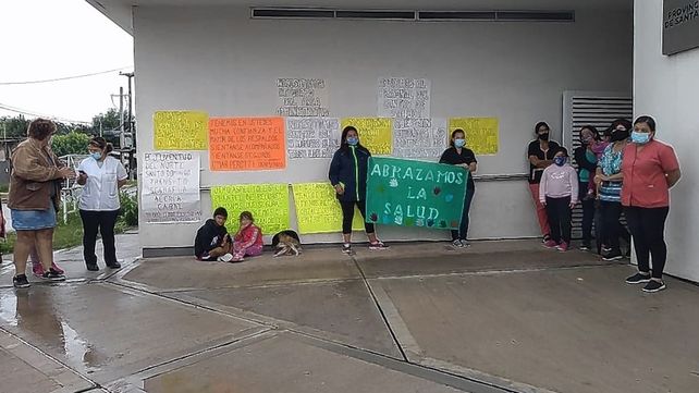 Juventud del Norte: vecinos y médicos abrazaron al centro de salud y le piden respuestas al gobierno