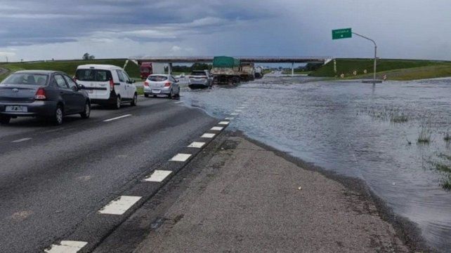 El estado de la circulación en la autopista Rosario-Buenos Aires tras el temporal El estado de la circulación en la autopista Rosario-Buenos Aires tras el temporal