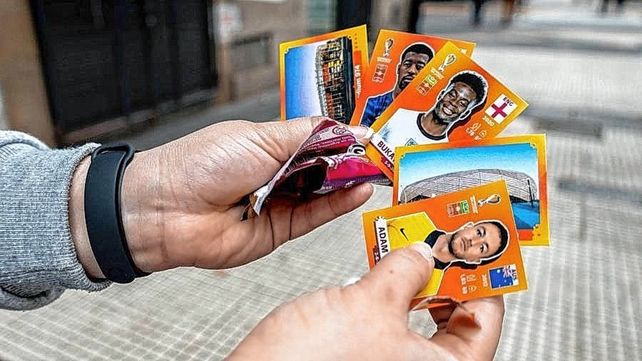 La fiebre por las figuritas Panini Qatar 2022 crece