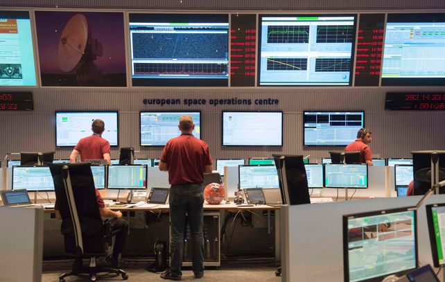 Incertidumbre. Los científicos de la ESA intentan revivir a la sonda.&nbsp;