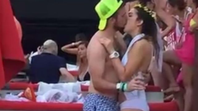 Se puso loquita en su despedida de soltera y su futuro marido...¡la dejó! Se puso loquita en su despedida de soltera y su futuro marido...¡la dejó!