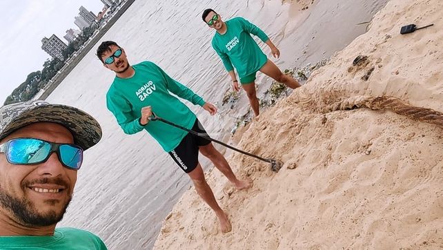 El hallazgo fue hecho por guardavidas de la costanera este de la Setúbal