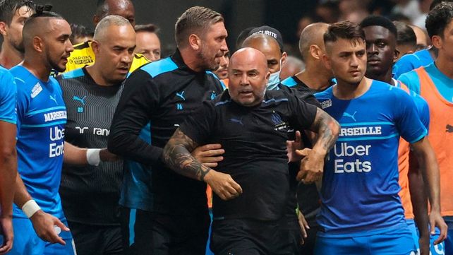 Violencia en el fútbol francés: Marsella no volvió a la cancha y se suspendió el partido