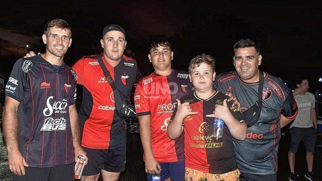 Todo el color del hincha de Colón en la previa del duelo ante Chaco For Ever