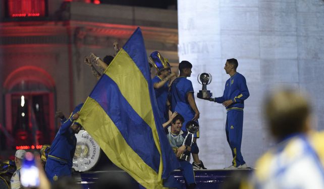 Central campeón: las imágenes de la fiesta gigante que el Canalla armó al pie del Monumento