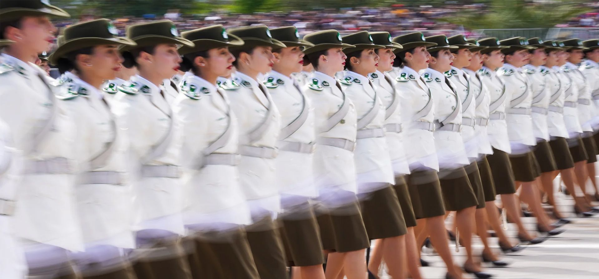 Carabineras, mujeres policías, marchan durante el desfile militar anual para celebrar el Día de la Independencia y el Día del Ejército, Santiago, Chile. Fotografía: Matías Basualdo/ZUMA Press Wire/REX/Shutterstock Carabineras, mujeres policías, marchan durante el desfile militar anual para celebrar el Día de la Independencia y el Día del Ejército, Santiago, Chile. Fotografía: Matías Basualdo/ZUMA Press Wire/REX/Shutterstock