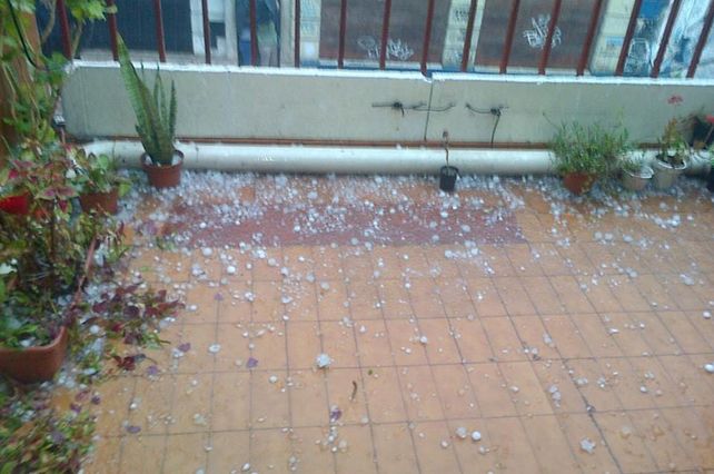 Las piedras que cayeron en la ciudad. Facebook: Simo Ramos Cámpora.