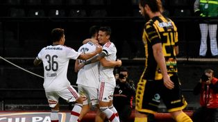Newells busca su primera victoria en la Superliga