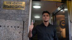 Bonansea, en la puerta de la sede de Central antes de firmar el contrato. Bonansea, en la puerta de la sede de Central antes de firmar el contrato.