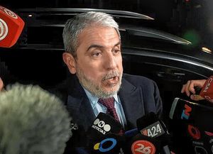 Alberto Fernández rechazó la renuncia a Aníbal Fernández