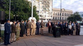 Paraná: con el izamiento de la Bandera comenzaron los homenajes a los héroes de Malvinas