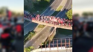 Las caravanas de hinchas de Colón desbordó la ciudad este domingo con los festejos y bocinazos.&nbsp;