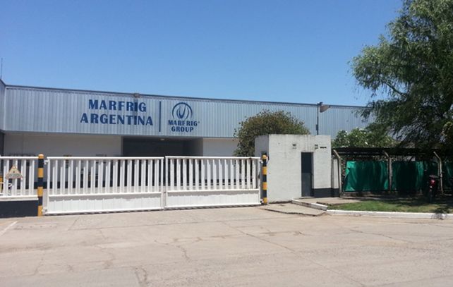 El grupo brasileño Marfrig decidió suspender las actividades frigoríficas exportadoras en su planta de Hughes