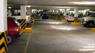 Los estacionamientos deberán reservar un espacio para motos y bicicletas