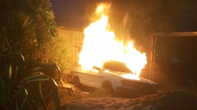 Paraná: vehículo ardió en llamas en calle Provincias Unidas
