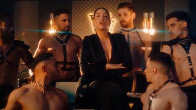 Wanda Nara hizo su debut como cantante con la canción Bad Bitch
