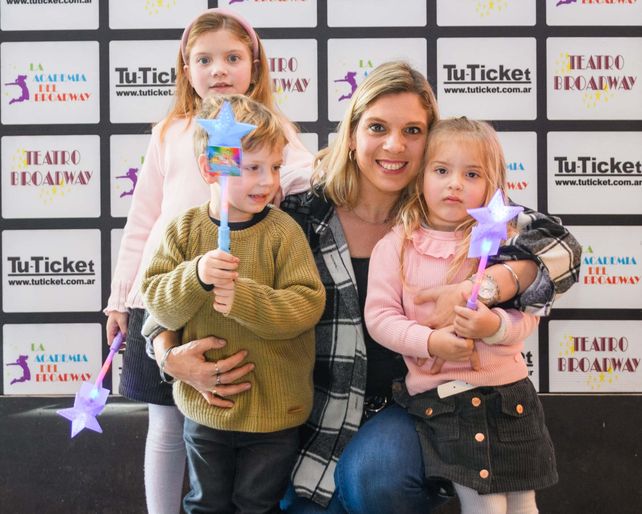 Eliana Torelli, Ambar, Malena y Feliciano.