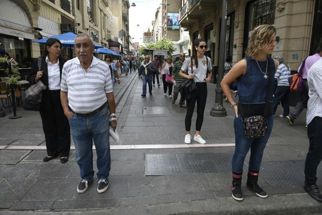 Cómo funciona el semáforo para peatones que se instaló en Rosario