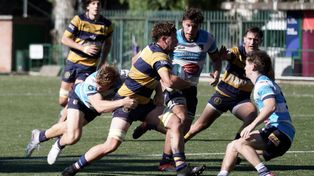 Imagen del partido entre Gimnasia y Crai. GER la tiene complicado y los santafesinos irán por el título del Regional del Litoral de rugby.