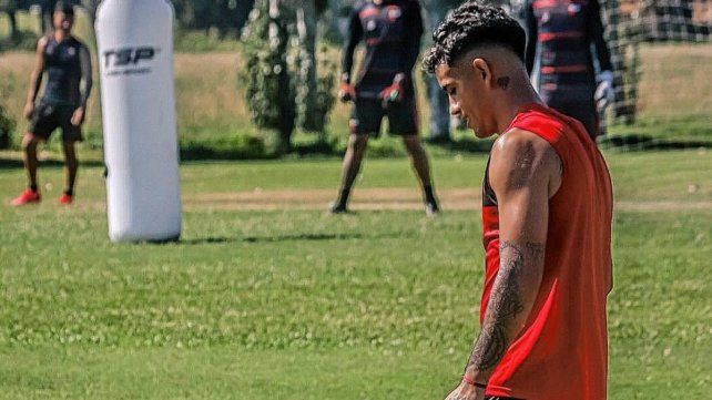 Ibarra terminó la práctica de Colón con una molestia y enciende las alarmas