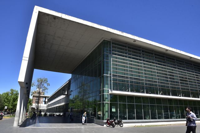 El primer fallecido por coronavirus en el área de Salud de Rosariio se desempeñaba en el Heca.&nbsp;