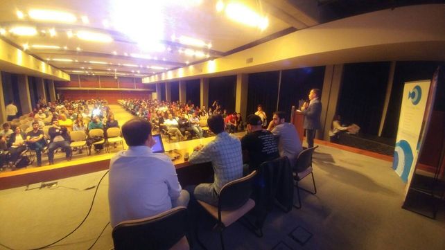 Un día para debatir acerca de redes sociales y comunicación digital en Paraná