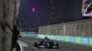 El británico dio un paso importante para pelearle el título a Verstappen.