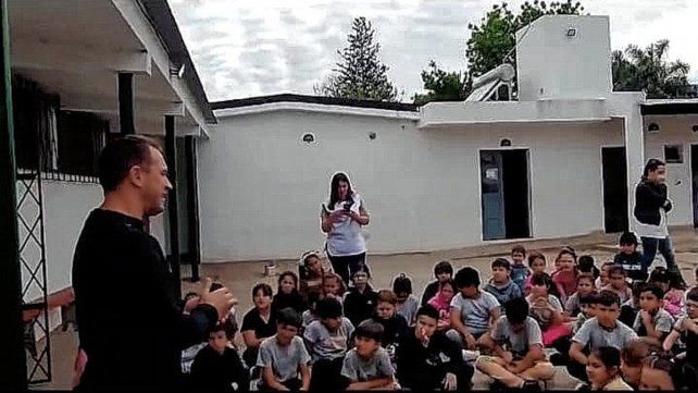 Mariano Werner sorprendió a la comunidad de una escuela