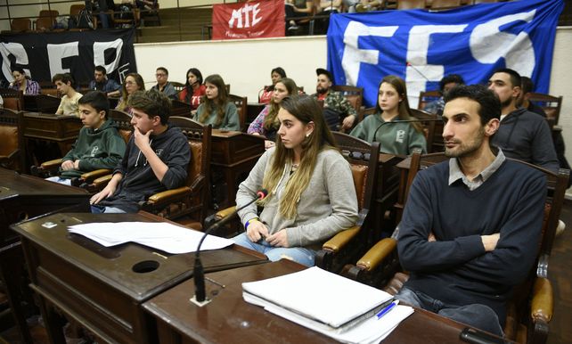 Los estudiantes piden corredores seguros, medio boleto y se enseñe educación sexual