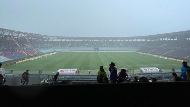 La lluvia caída en el estadio de Monagas antes del partido entre Venezuela y Argentina pospuso el inicio del partido por eliminatorias.