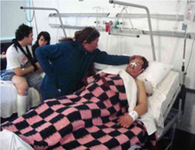 Un hombre est&aacute; grave tras ser baleado junto a su hijo en intento de robo