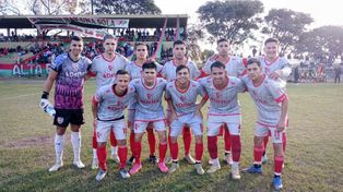 El Rojiverde manda en la A.&nbsp; Coronel Aguirre venció al Charrúa y se acerca al bicampeonato.&nbsp;