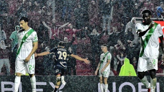 Argentinos Juniors venció como local a Banfield 3-2.
