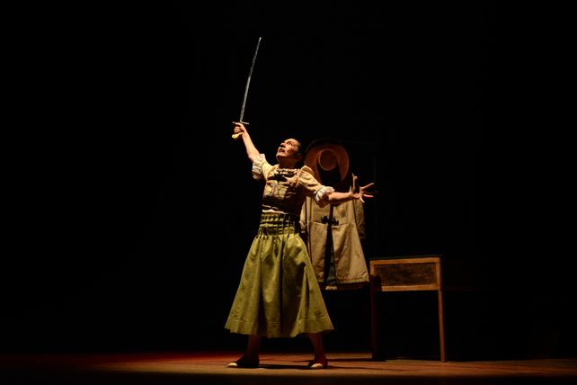 Unipersonal. Franchi evoca a Juana Azurduy en la puesta teatral.