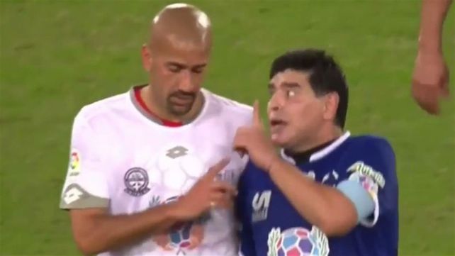 Inesperado: escandalosa pelea entre Maradona y Verón en el partido por la Paz