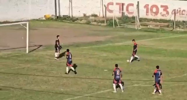 Un equipo tucumano se quedó parado en la cancha en protesta por el arbitraje