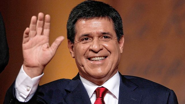Vincula al expresidente Horacio Cartes con una red de contrabando&nbsp;