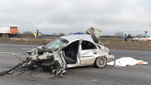 Dos muertos por el vuelco de un auto en Circunvalación