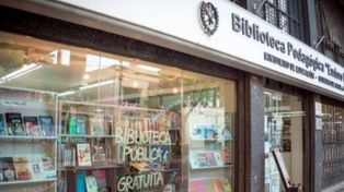 La sede de la Biblioteca Pedagógica Eudoro Díaz se encuentra en Santa Fe al 2900.