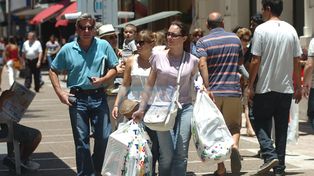 Las ofertas y el pago en cuotas levantan las ventas navideñas