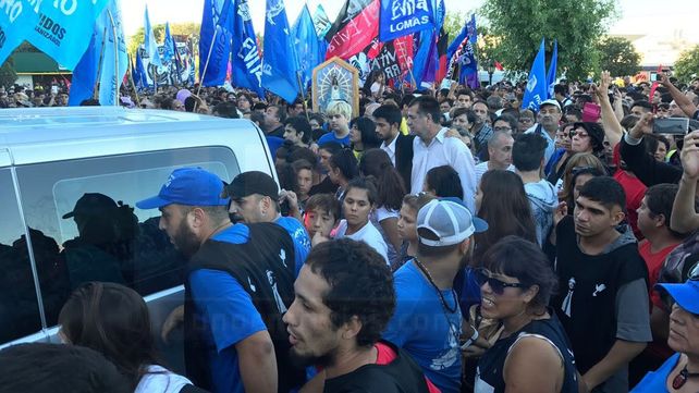 Una multitud ofreció una conmovedora despedida a Micaela García