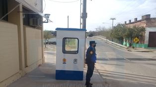 Policía le robó el celular a otro uniformado en un puesto