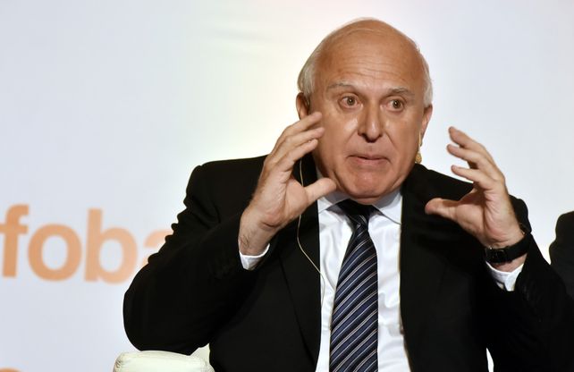 Craneando. El gobernador debe hacer algunos movimientos obligados.