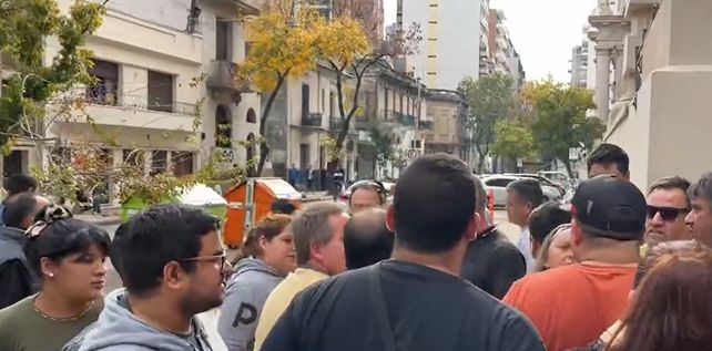 Remiseros de Villa Gobernador Gálvez se llegaron hasta la sede de Gobernación para reunirse con el ministro de Seguridad