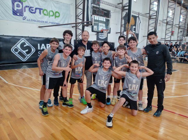 Los chicos de Estudiantes se alistan para ser anfitriones del encuentro.
