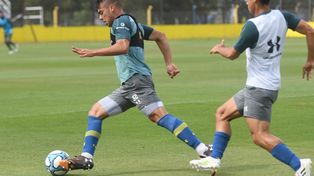 Corre con ventaja. El juvenil Almada se perfila para ser titular en Mar del Plata frente al tiburón.